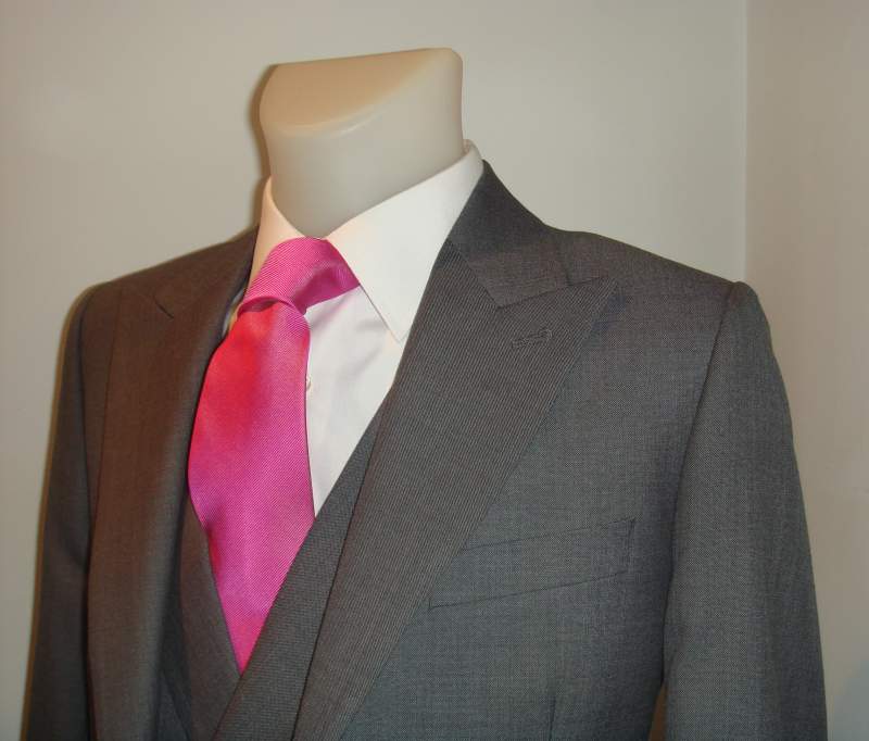 Chaqués grises venta y alquiler, con corbata rosa. Boda 10, Madrid.