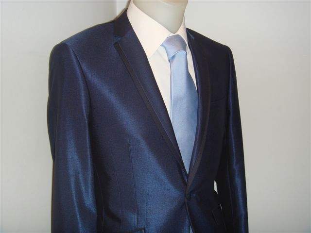 Traje de novio azul con corbata celeste en Boda 10, alquiler y venta en Barrio de Salamanca, Madrid